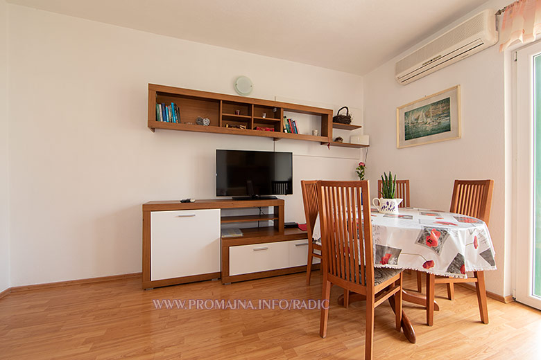 apartments Radi, Promajna - dining room