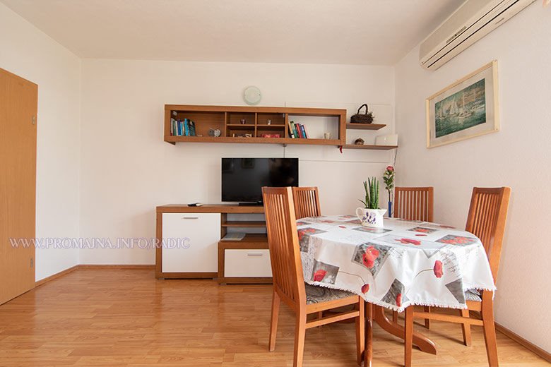 apartments Radi, Promajna - dining room