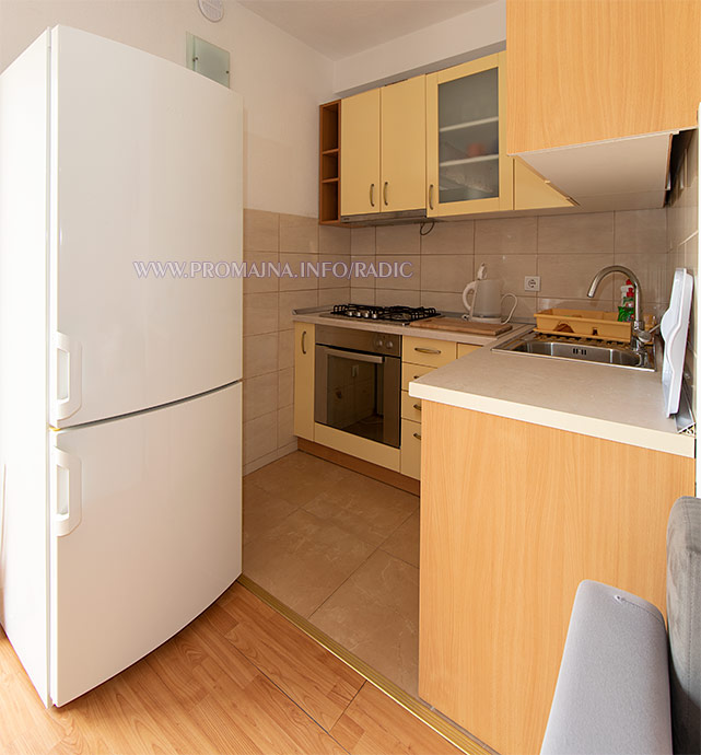 apartments Radi, Promajna - kitchen