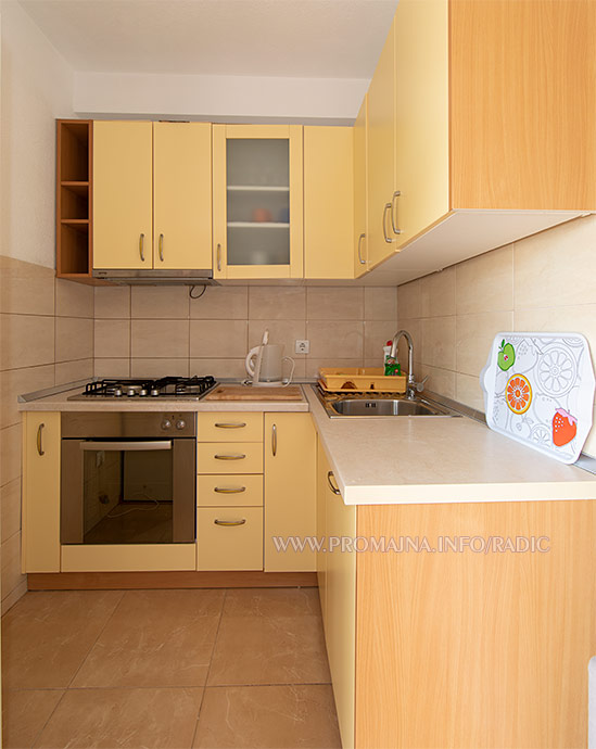 apartments Radi, Promajna - kitchen