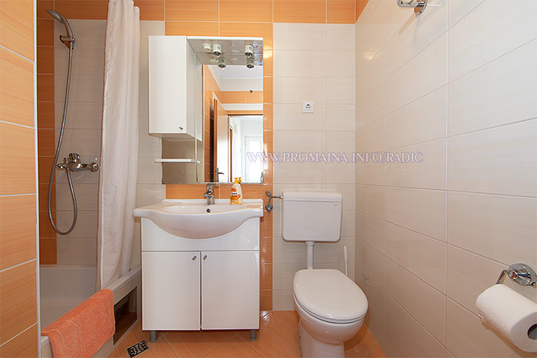 apartments Radi, Promajna - bathroom