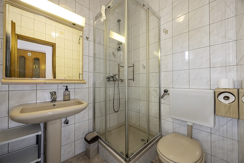 Apartments Tolj, Promajna - bathroom