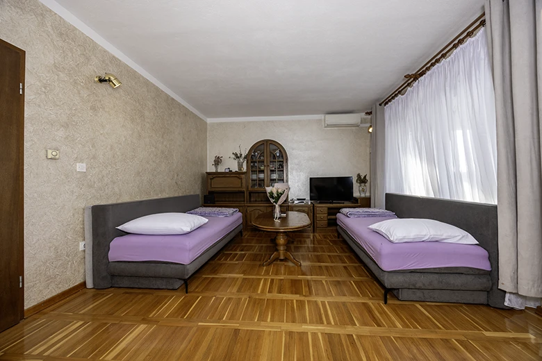 Apartments Tolj, Promajna - living room